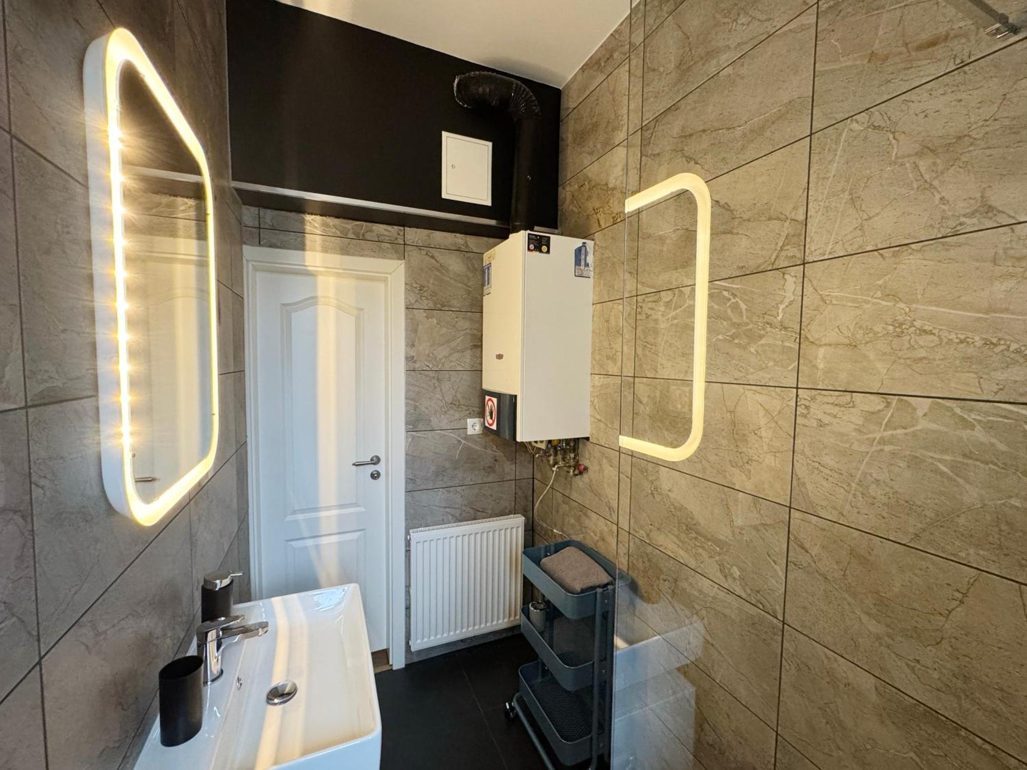 Huge Apartment With Sauna And Free Parking 뒤스부르크 외부 사진